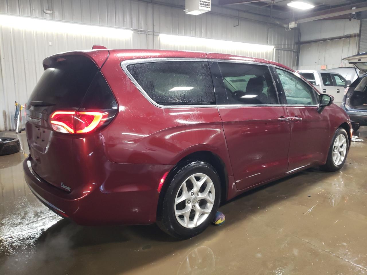 2017 Chrysler Pacifica - Image 3
