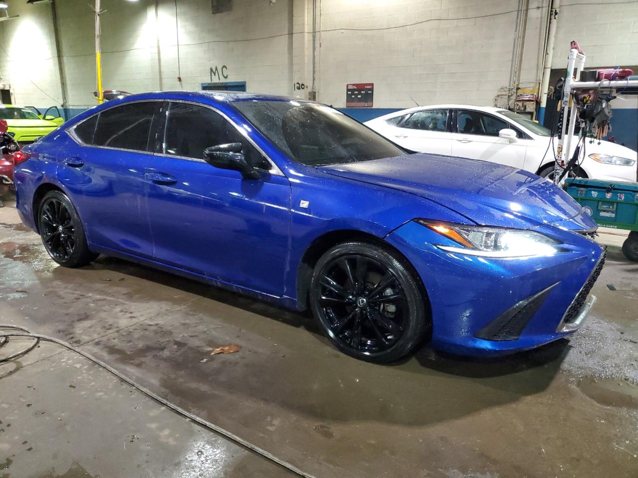 2021 Lexus ES - Image 4