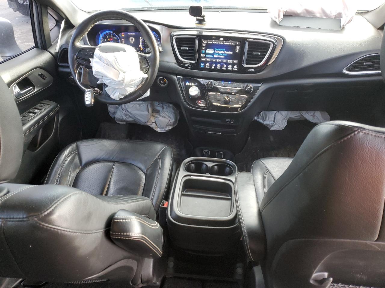2020 Chrysler Pacifica - Image 8