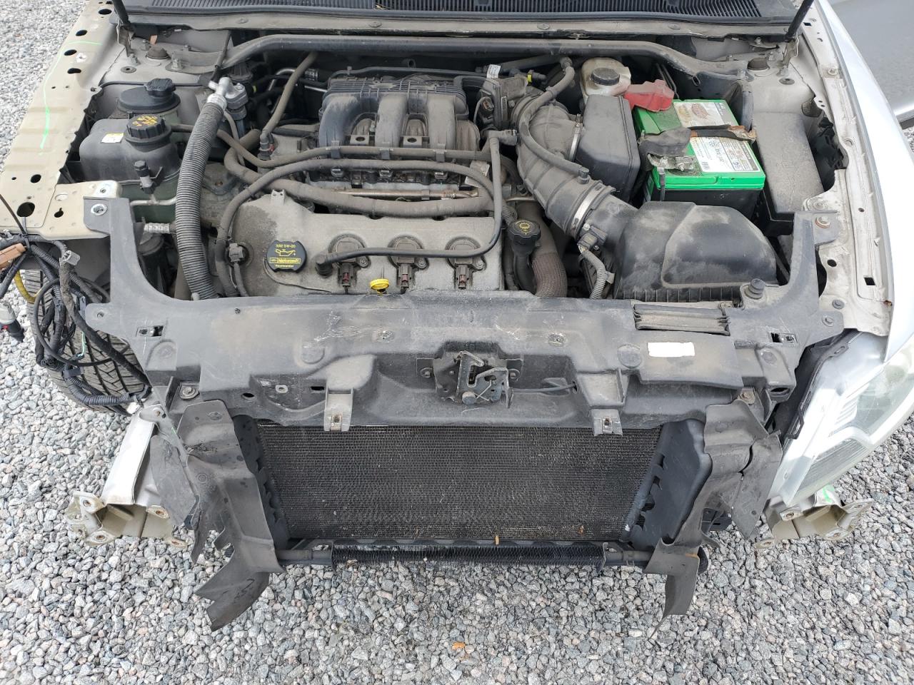 2010 Ford Taurus - Image 11