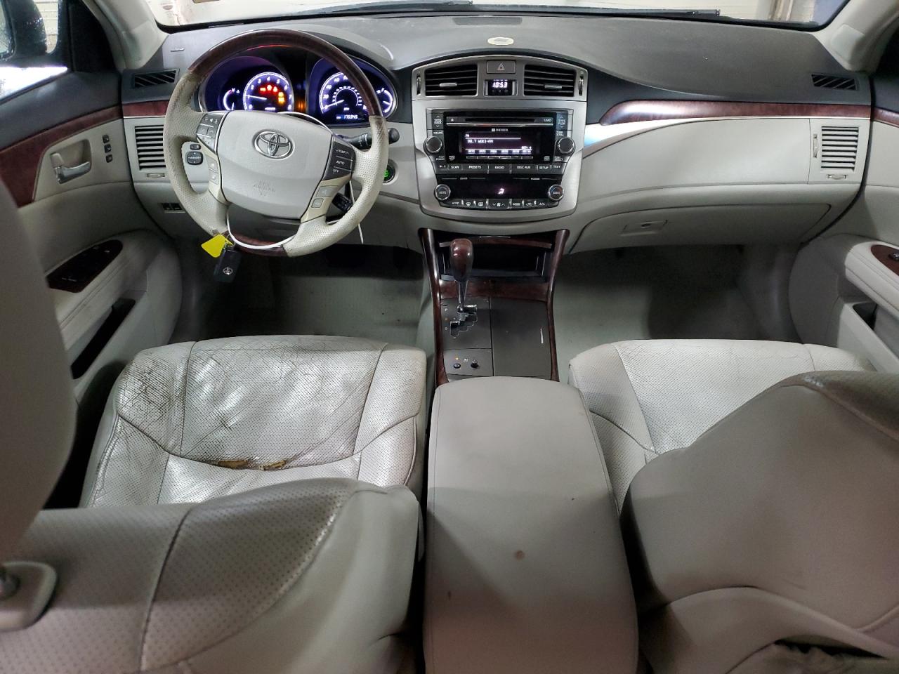 2011 Toyota Avalon - Image 8