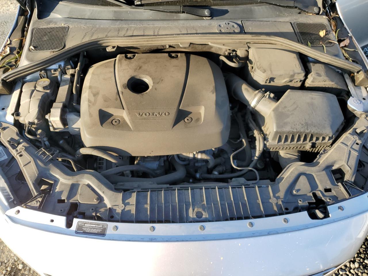 2017 Volvo V60 - Image 11