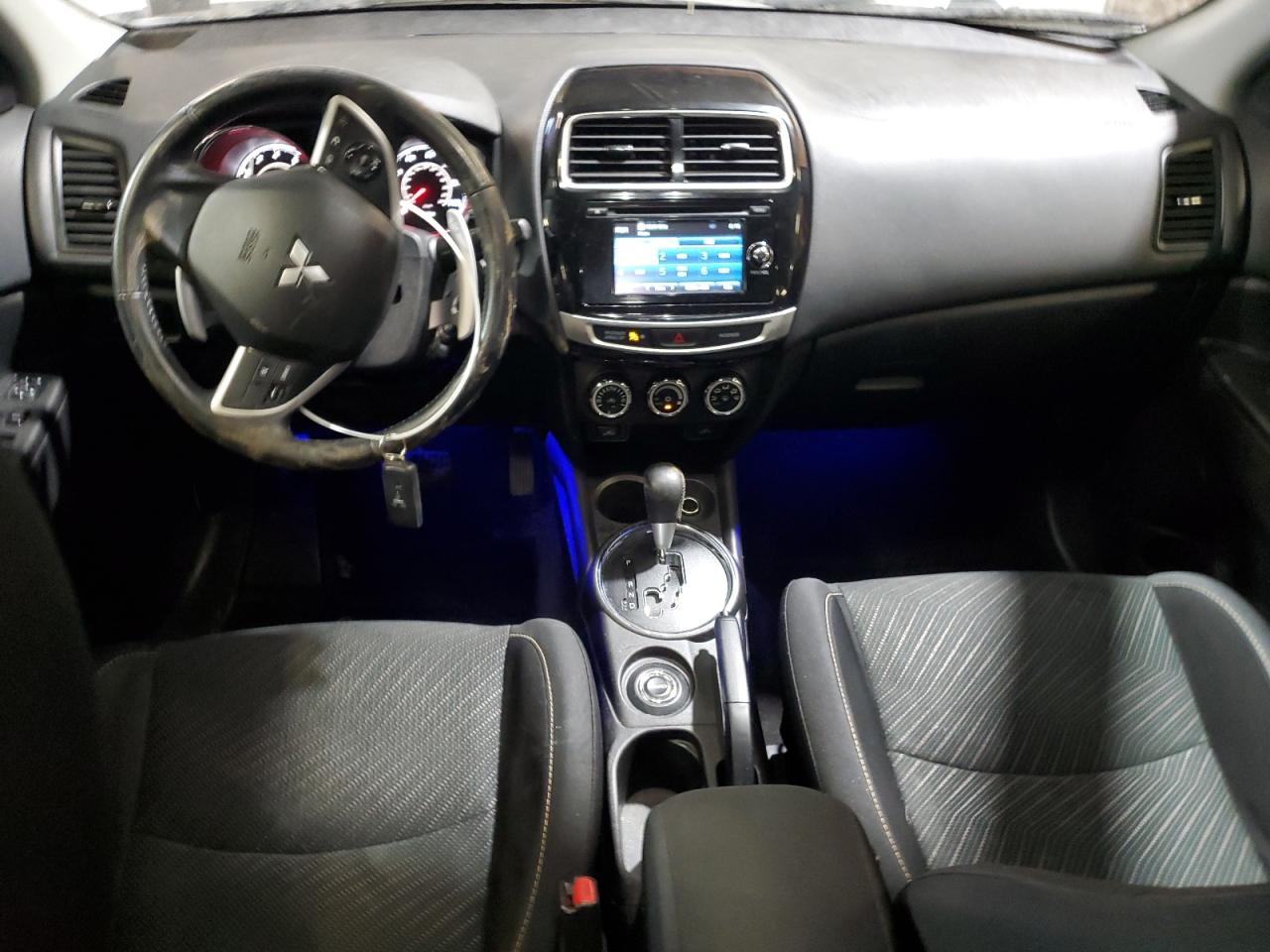 2015 Mitsubishi Outlander - Image 8