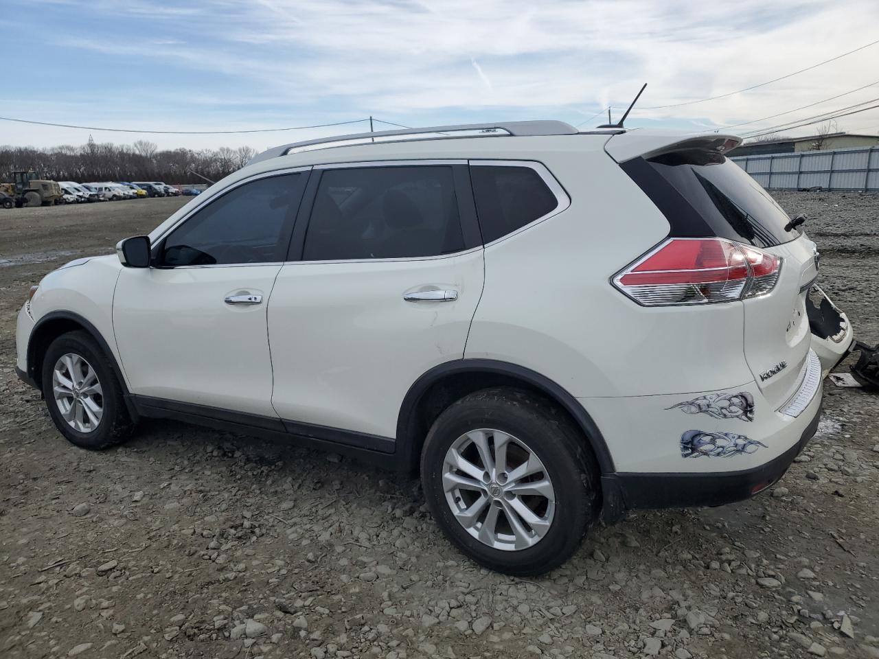 2016 Nissan Rogue - Image 2