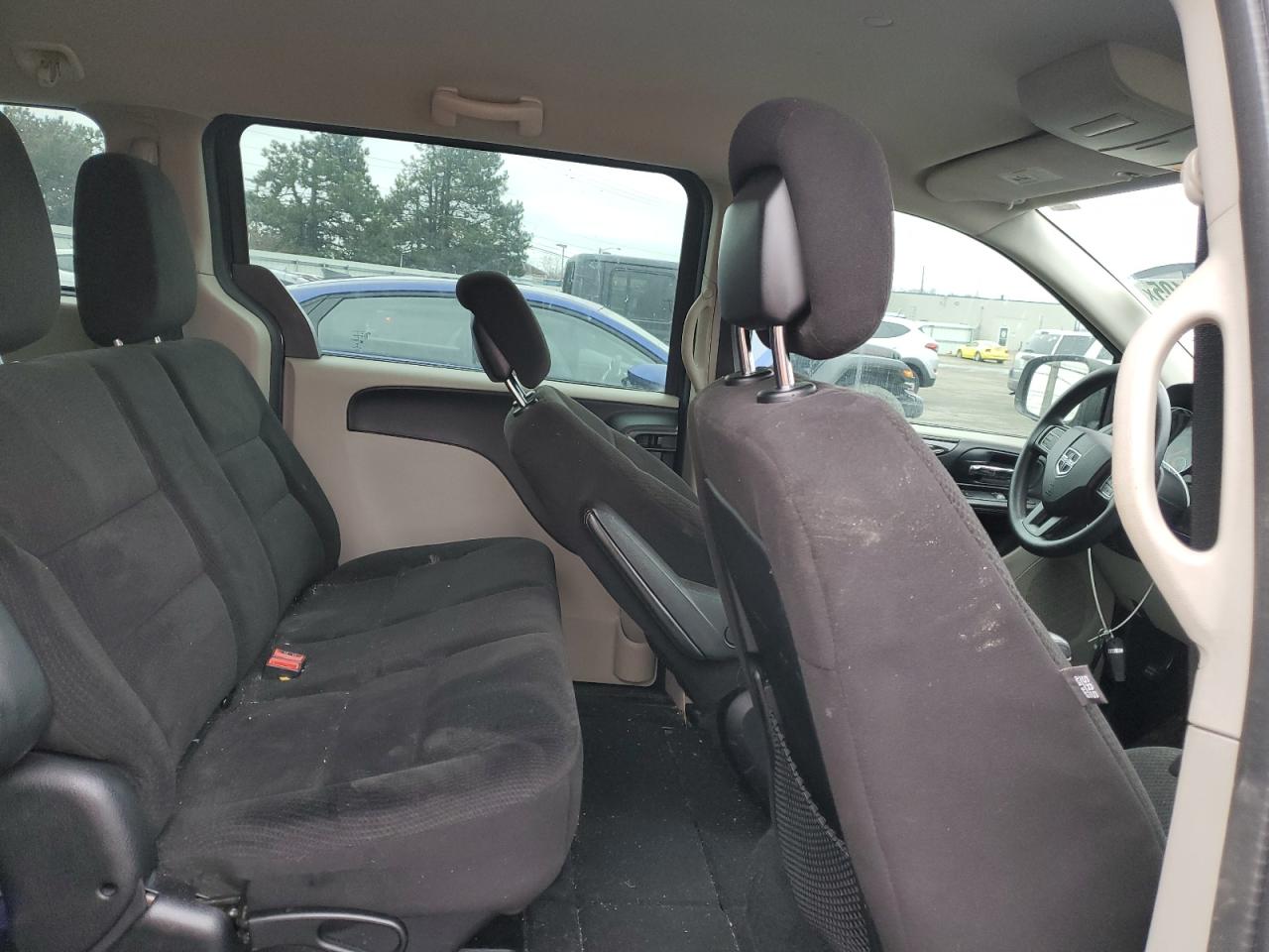 2014 Dodge Caravan - Image 11