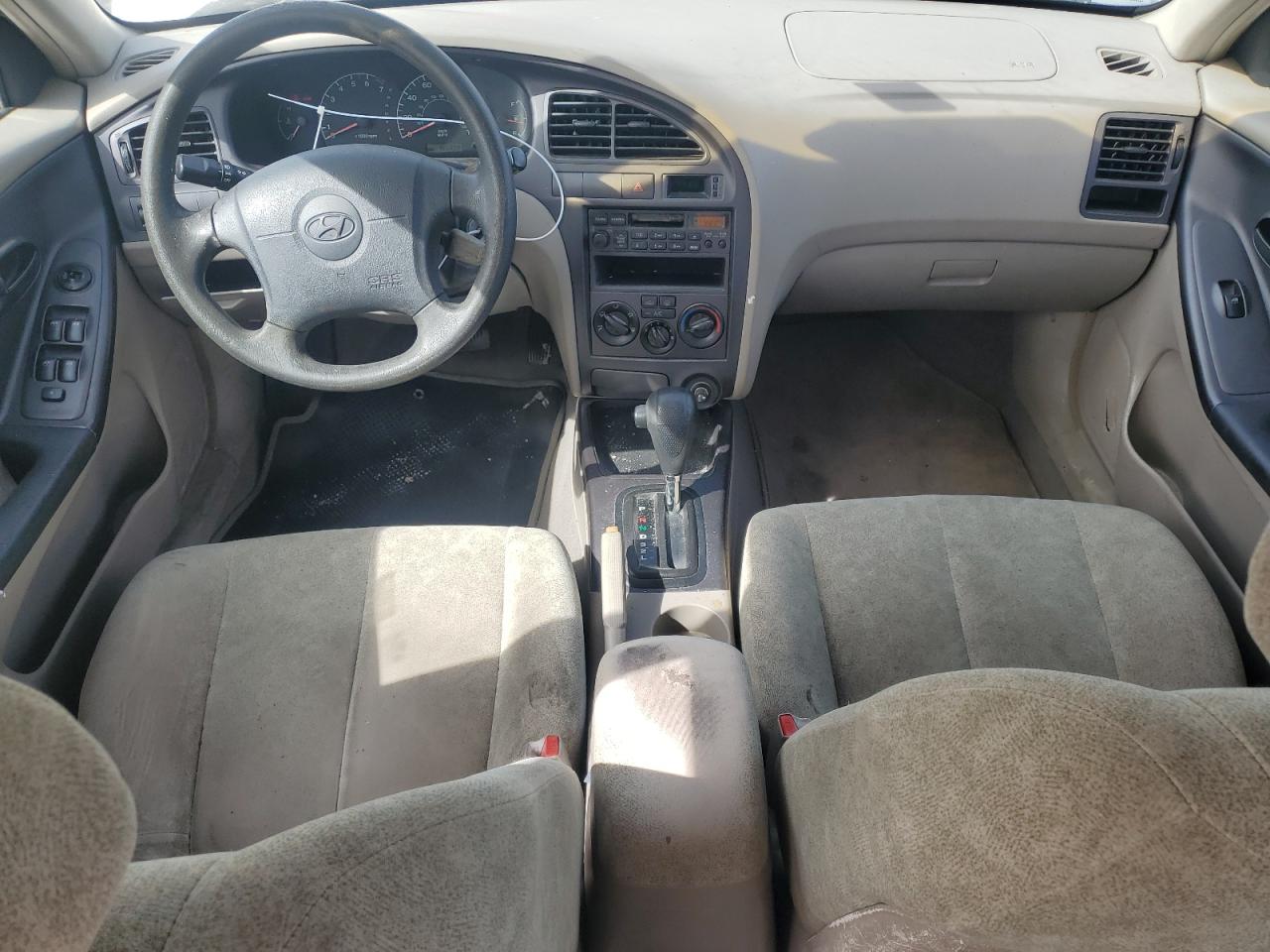 2002 Hyundai Elantra - Image 8