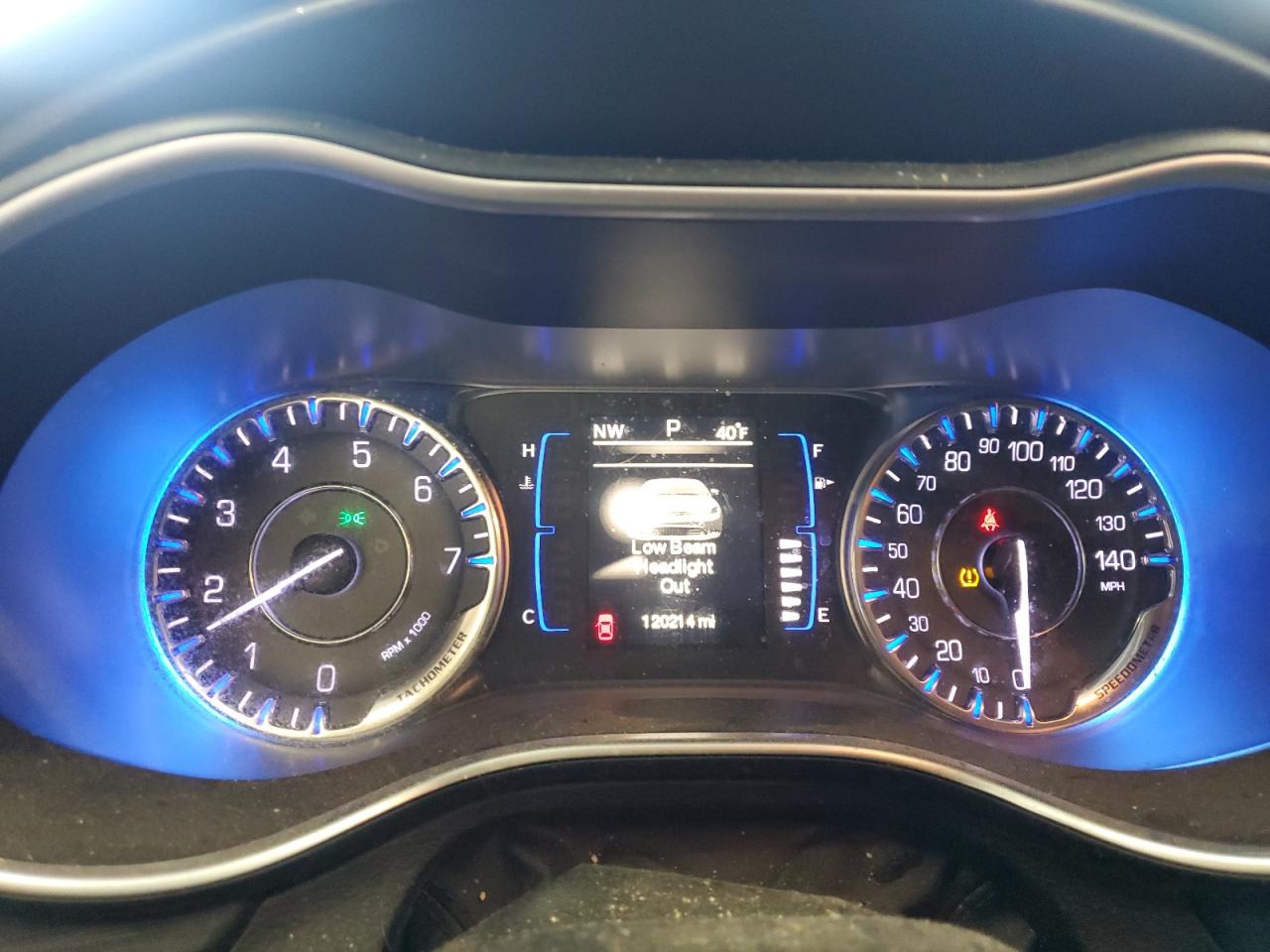 2015 Chrysler 200 - Image 9
