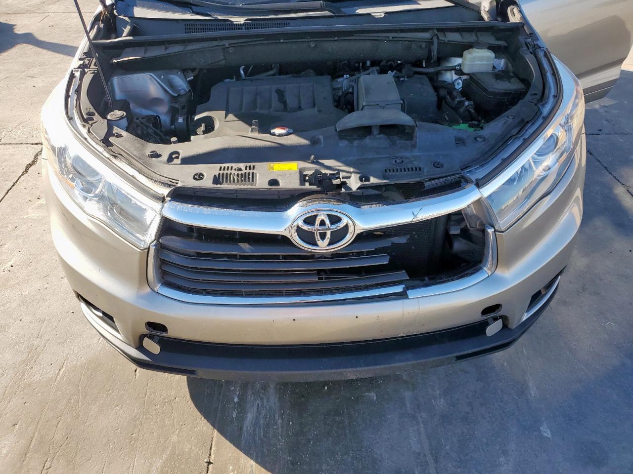 2016 Toyota Highlander - Image 13