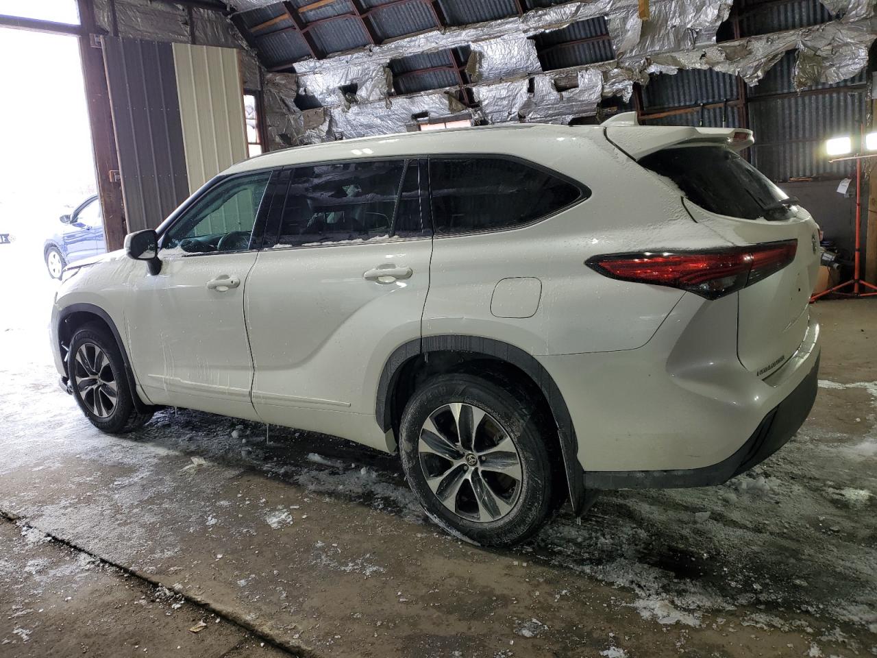 2020 Toyota Highlander - Image 2