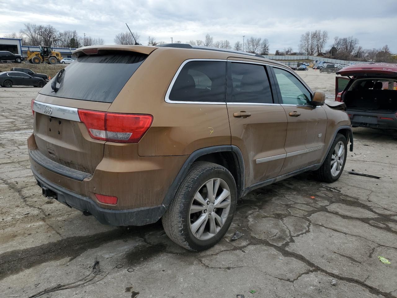 2011 Jeep Grand Cherokee - Image 3