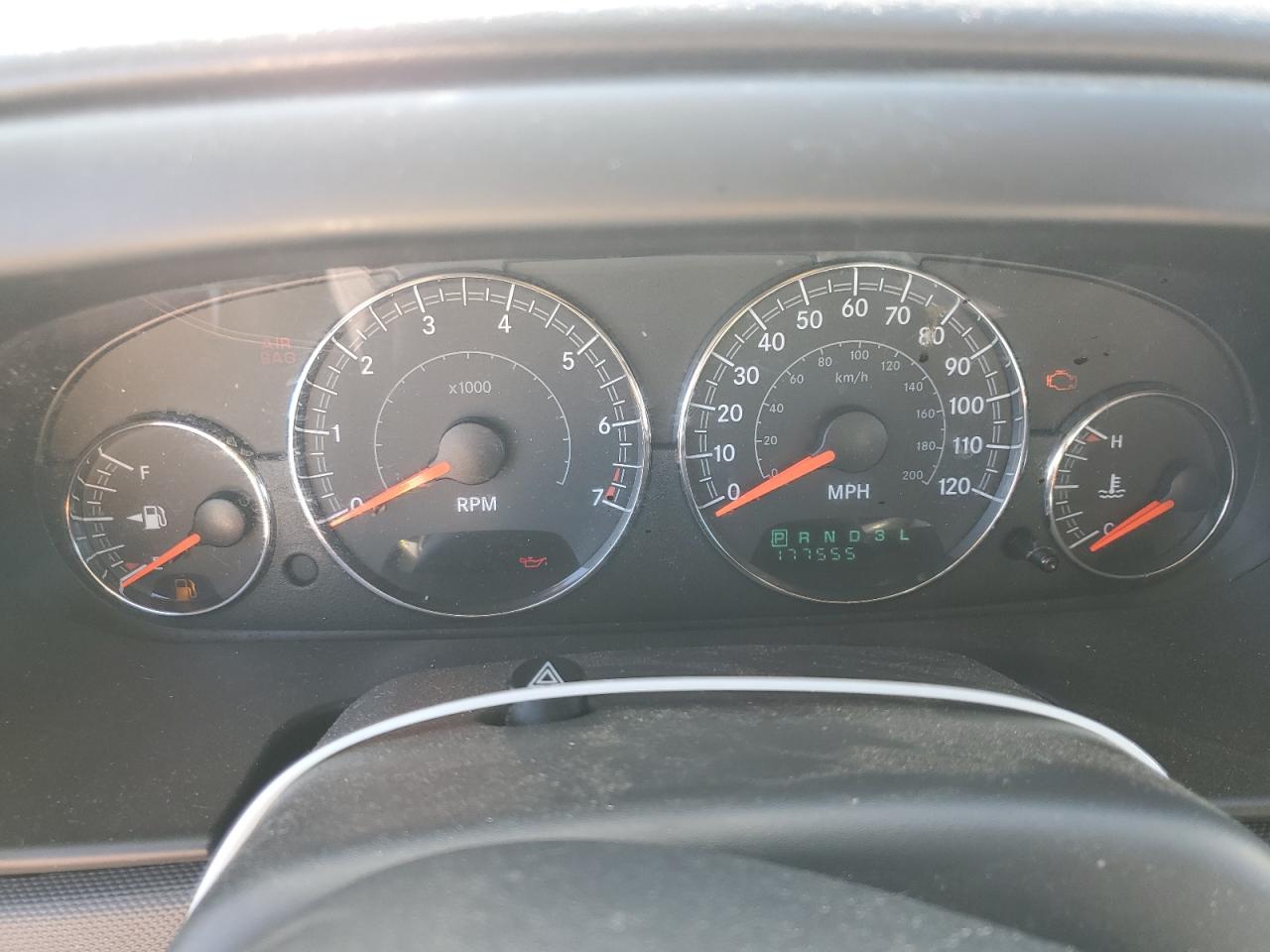 2005 Chrysler Sebring - Image 9