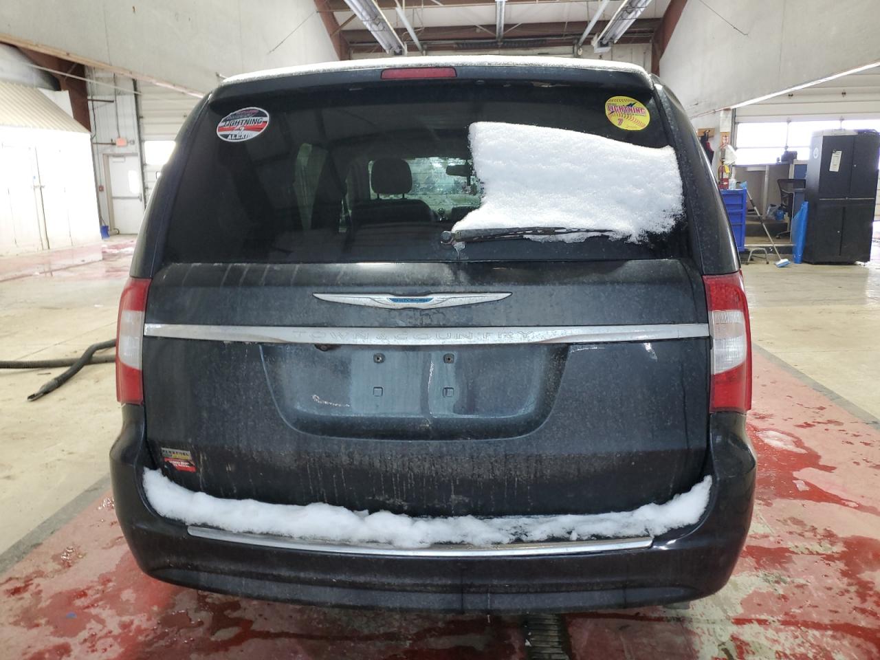 2014 Chrysler Town & Country - Image 6