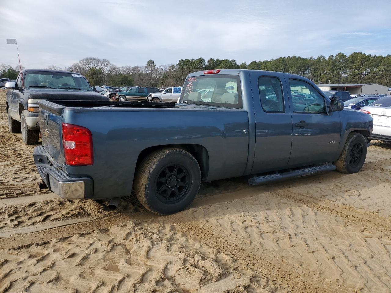 2011 Chevrolet Silverado - Image 3