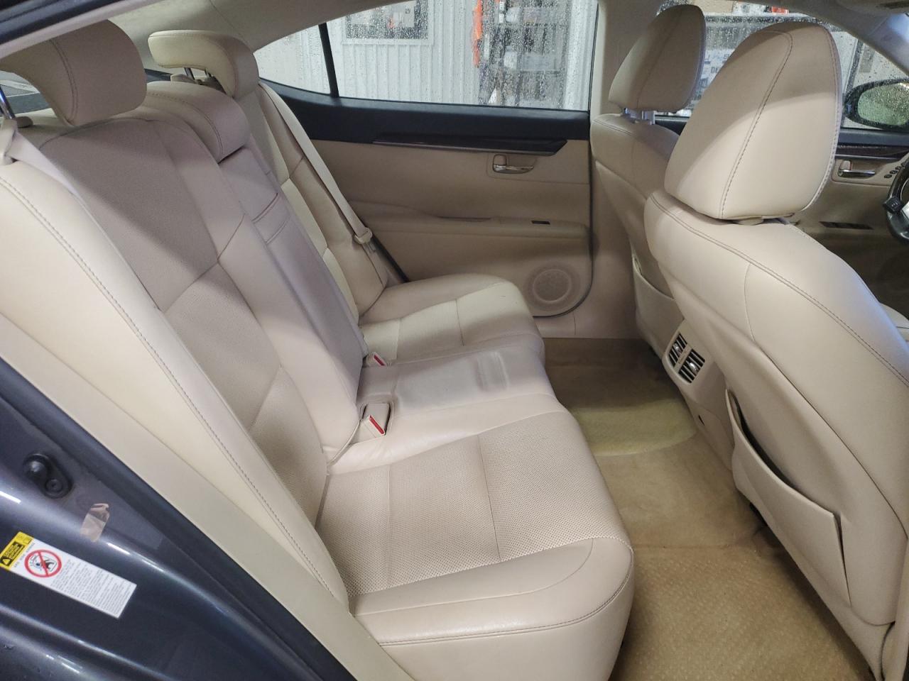 2013 Lexus ES - Image 10