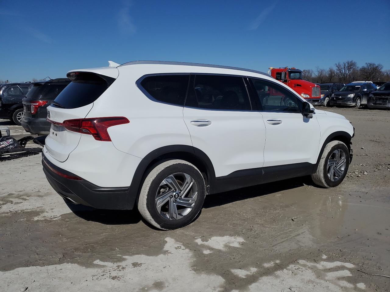 2023 Hyundai Santa Fe - Image 3