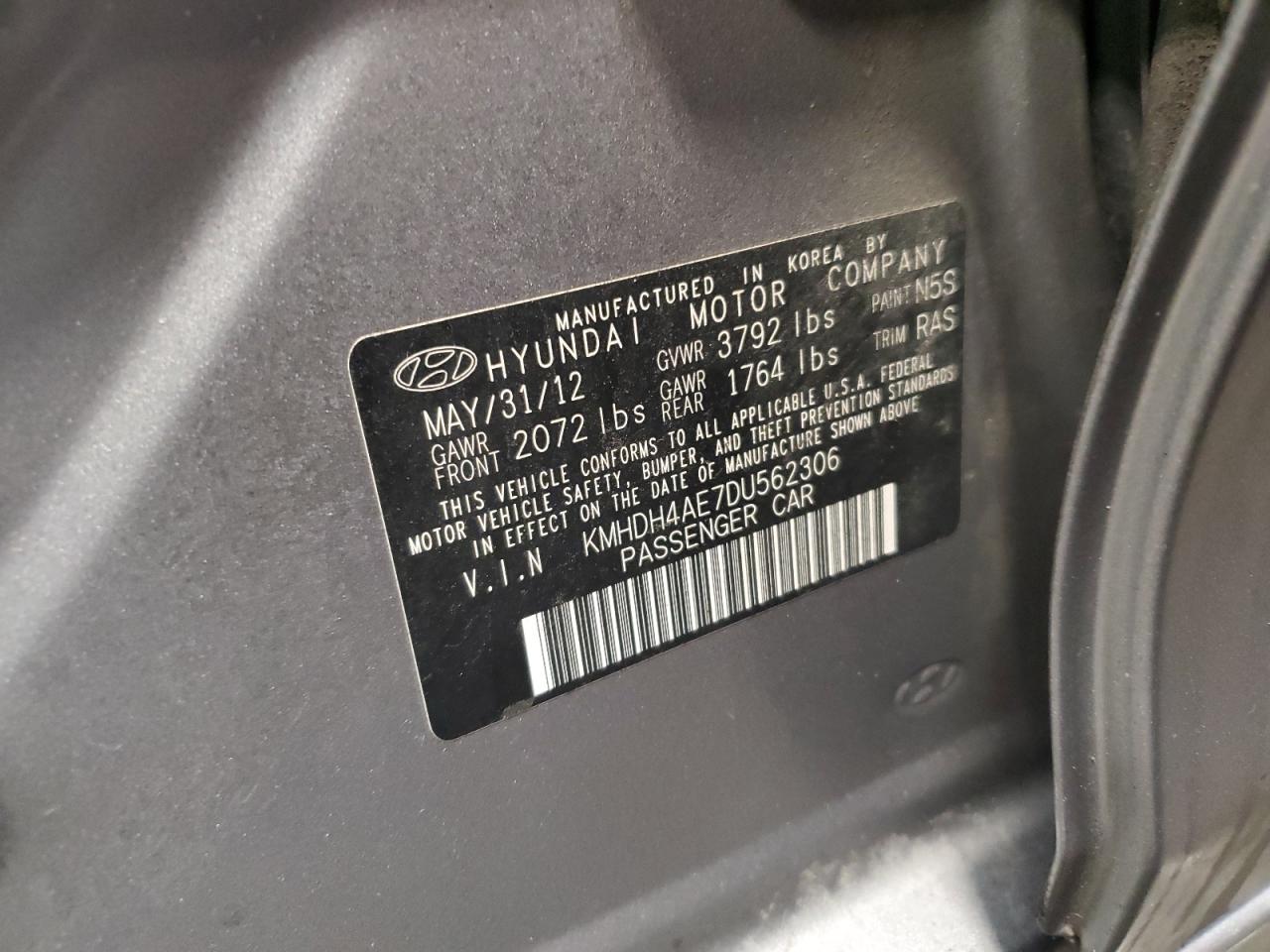 2013 Hyundai Elantra - Image 12