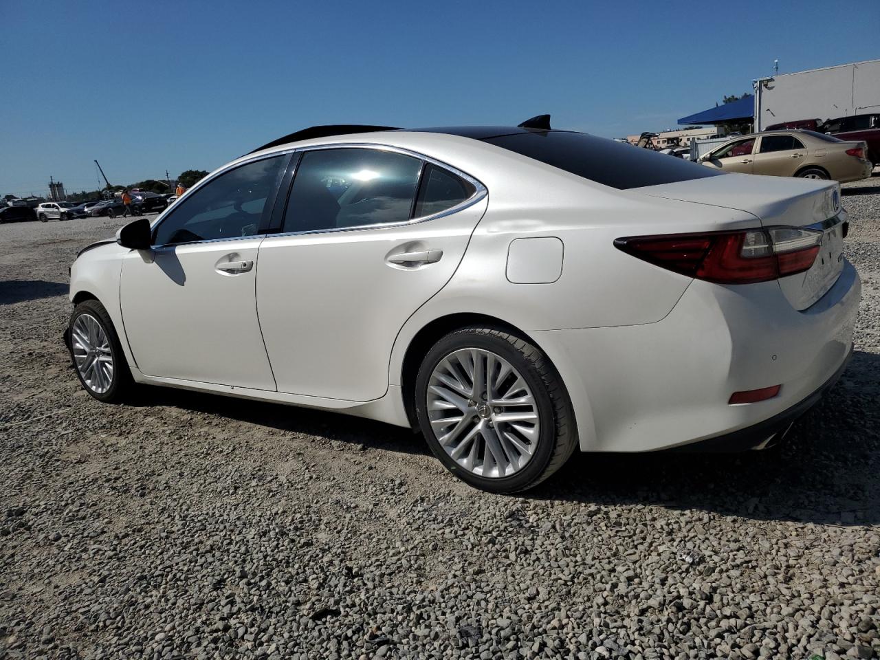 2018 Lexus ES - Image 2