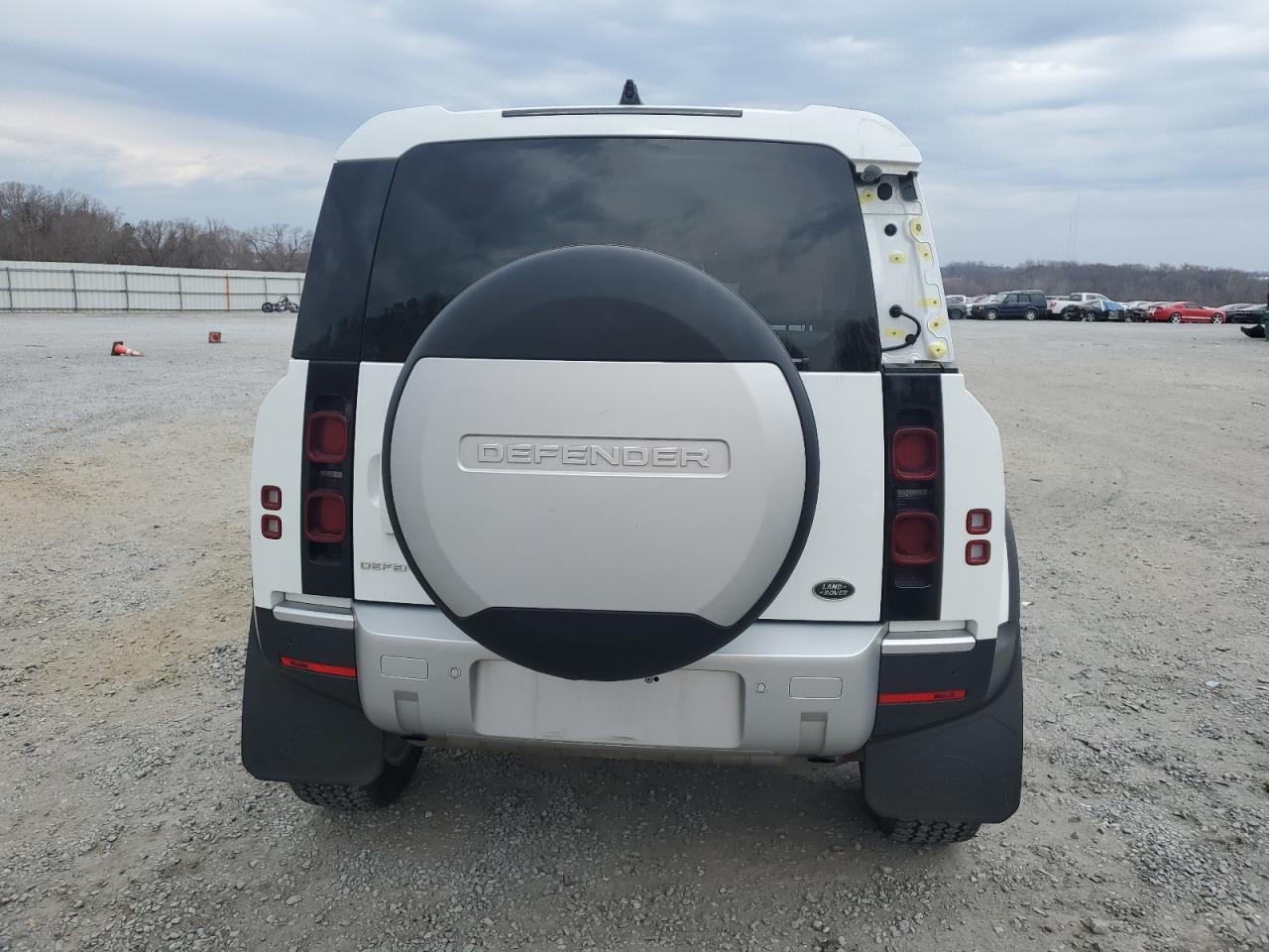 2021 Land Rover Defender - Image 6