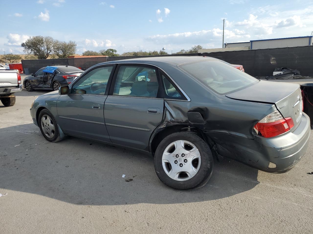 2004 Toyota Avalon - Image 2
