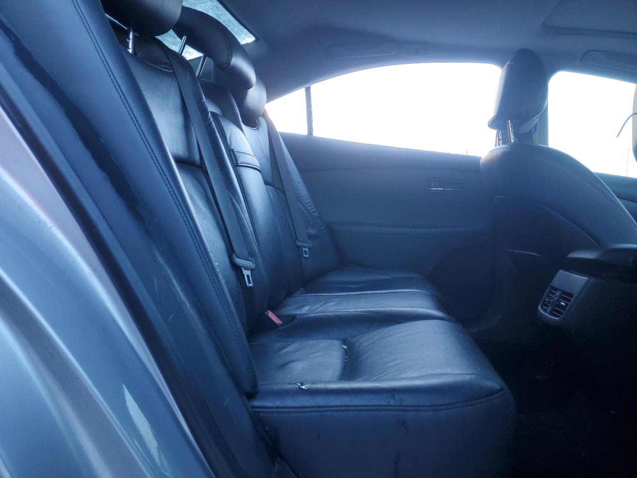 2011 Lexus ES - Image 11
