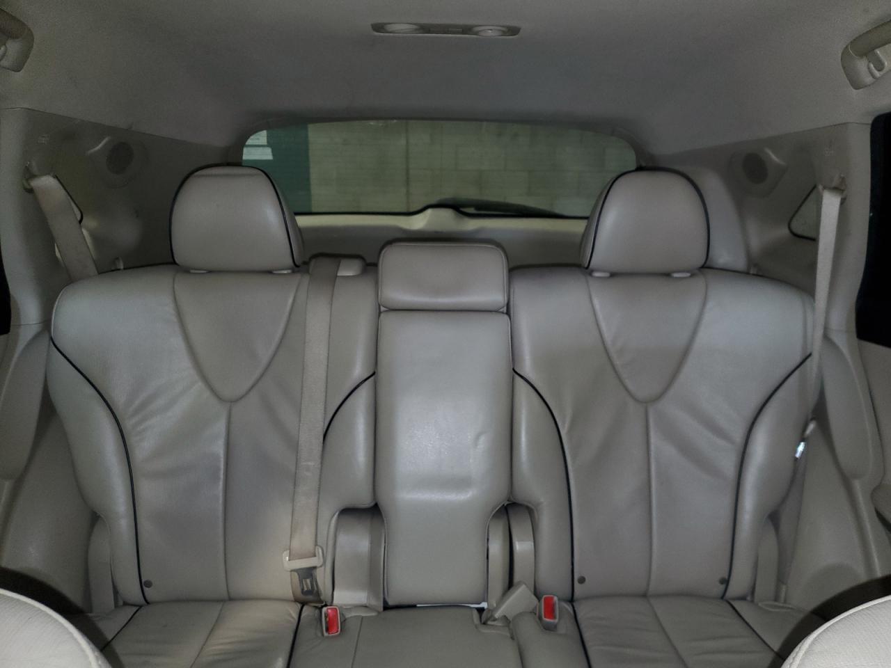 2010 Toyota Venza - Image 10