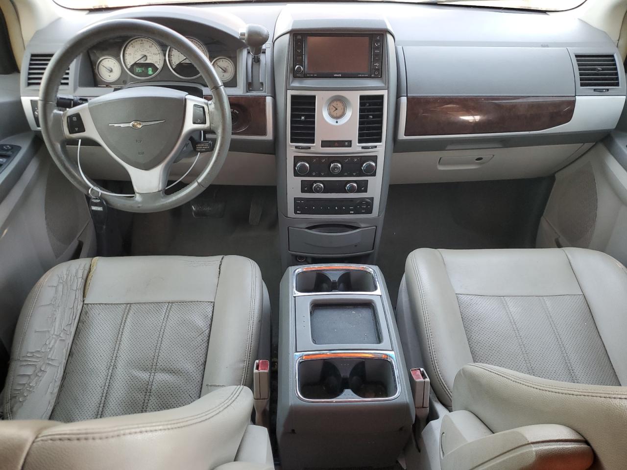 2009 Chrysler Town & Country - Image 8