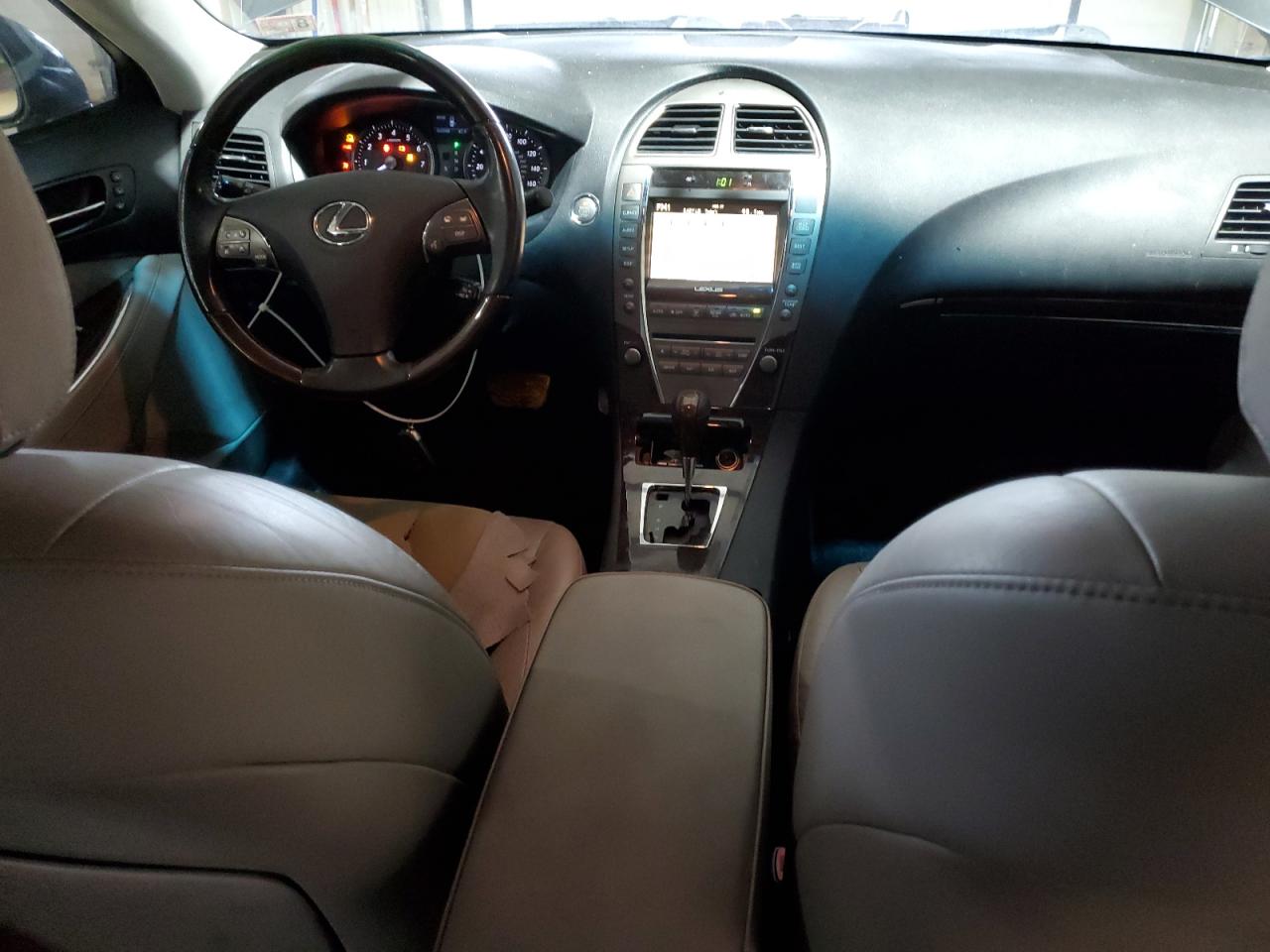 2011 Lexus ES - Image 8