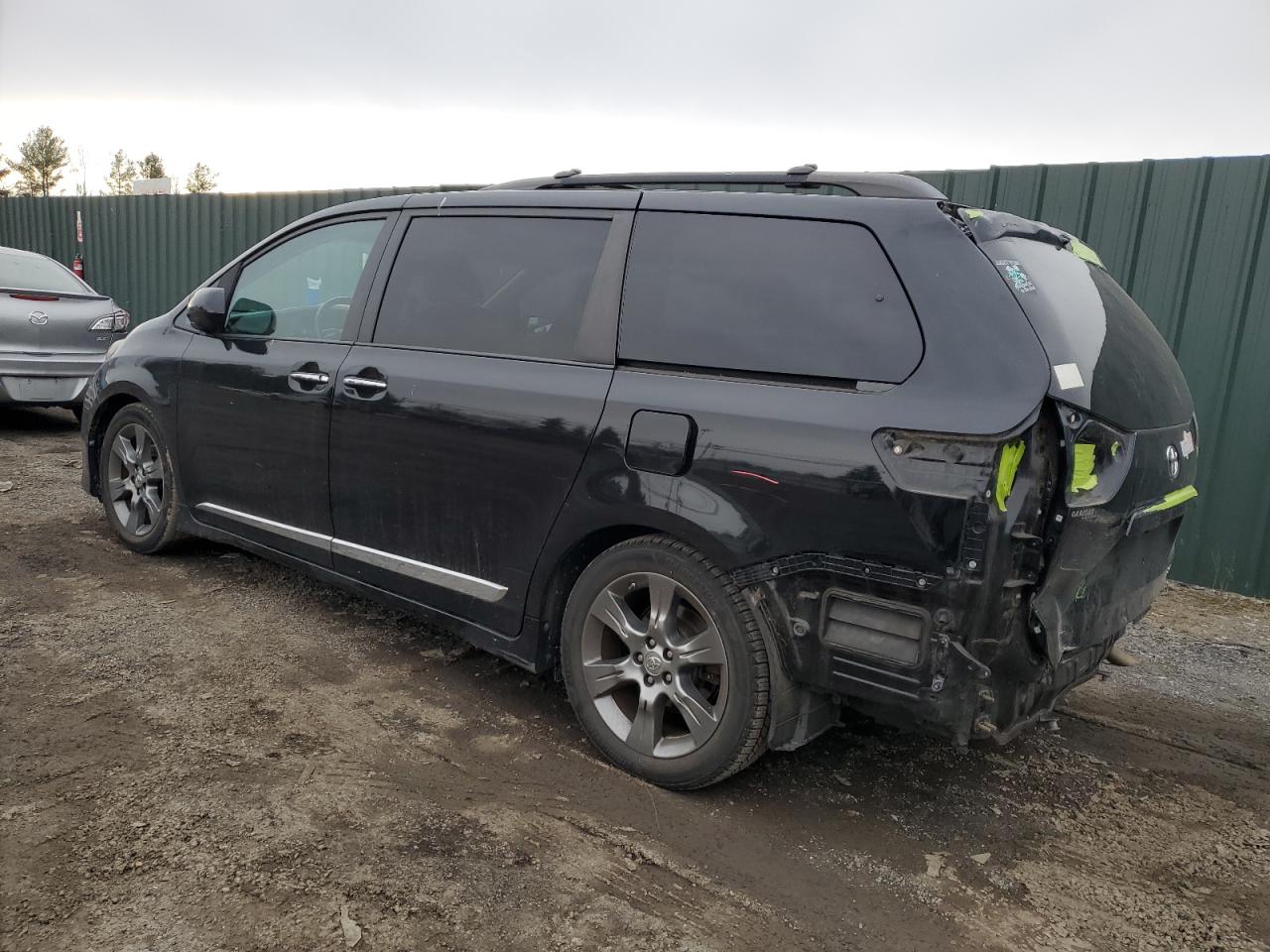 2015 Toyota Sienna - Image 2