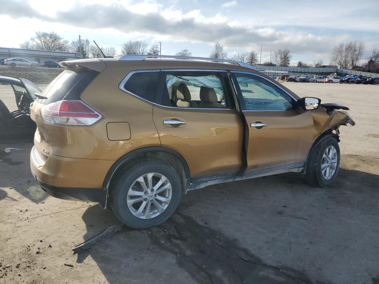 2015 Nissan Rogue - Image 3