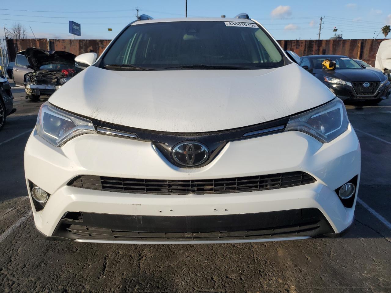 2018 Toyota RAV 4 - Image 5