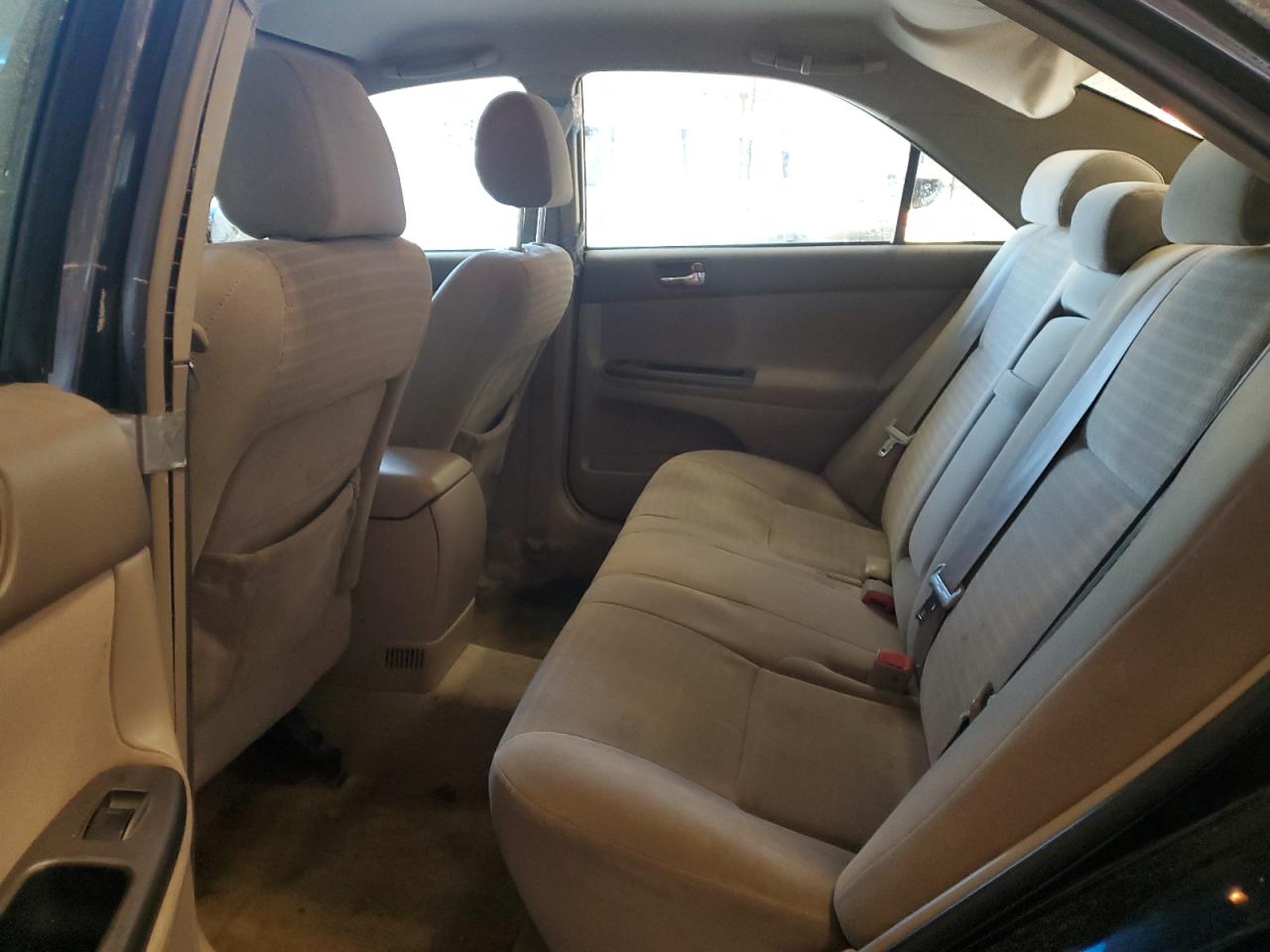 2005 Toyota Camry - Image 10