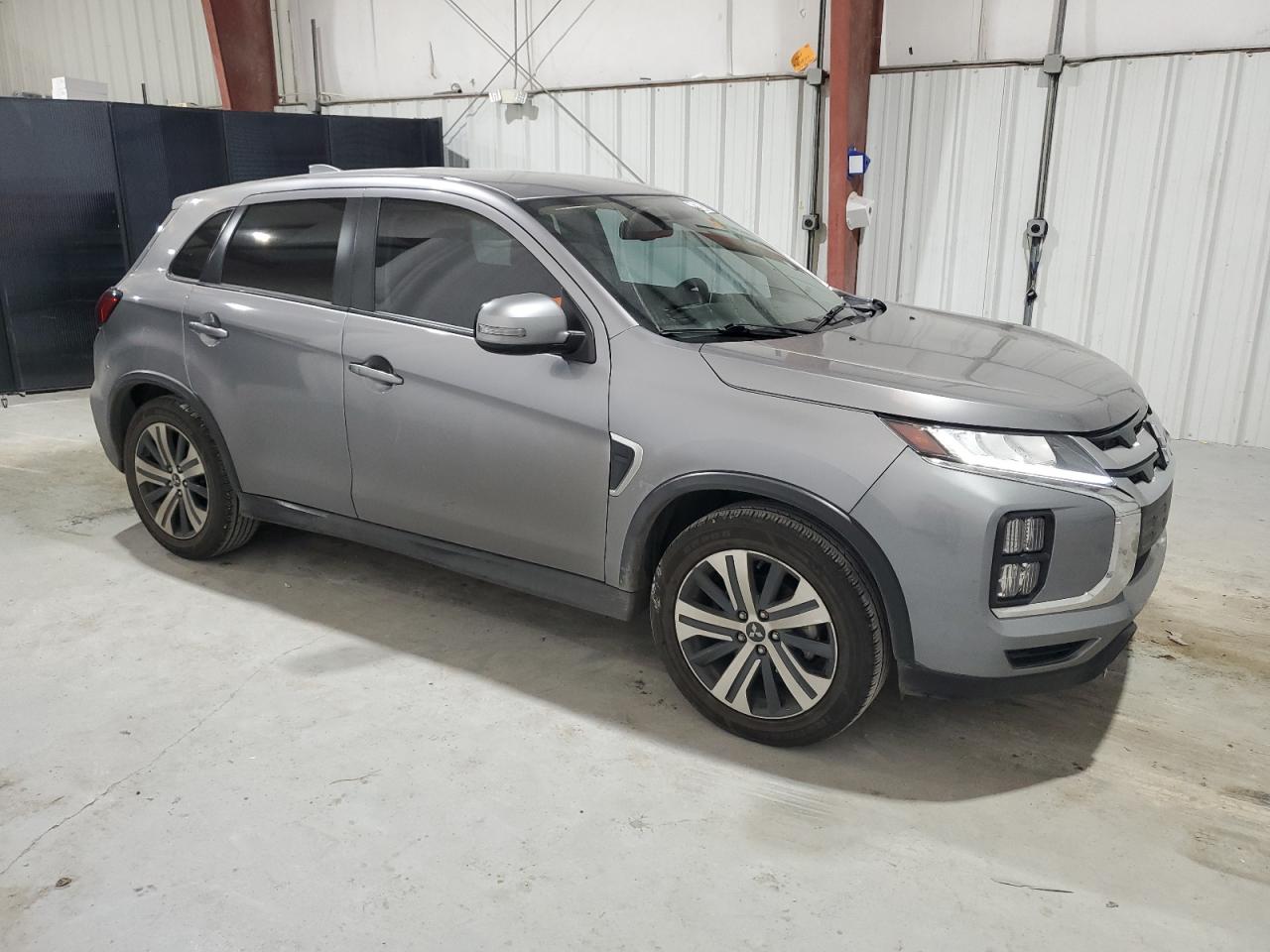 2021 Mitsubishi Outlander - Image 3