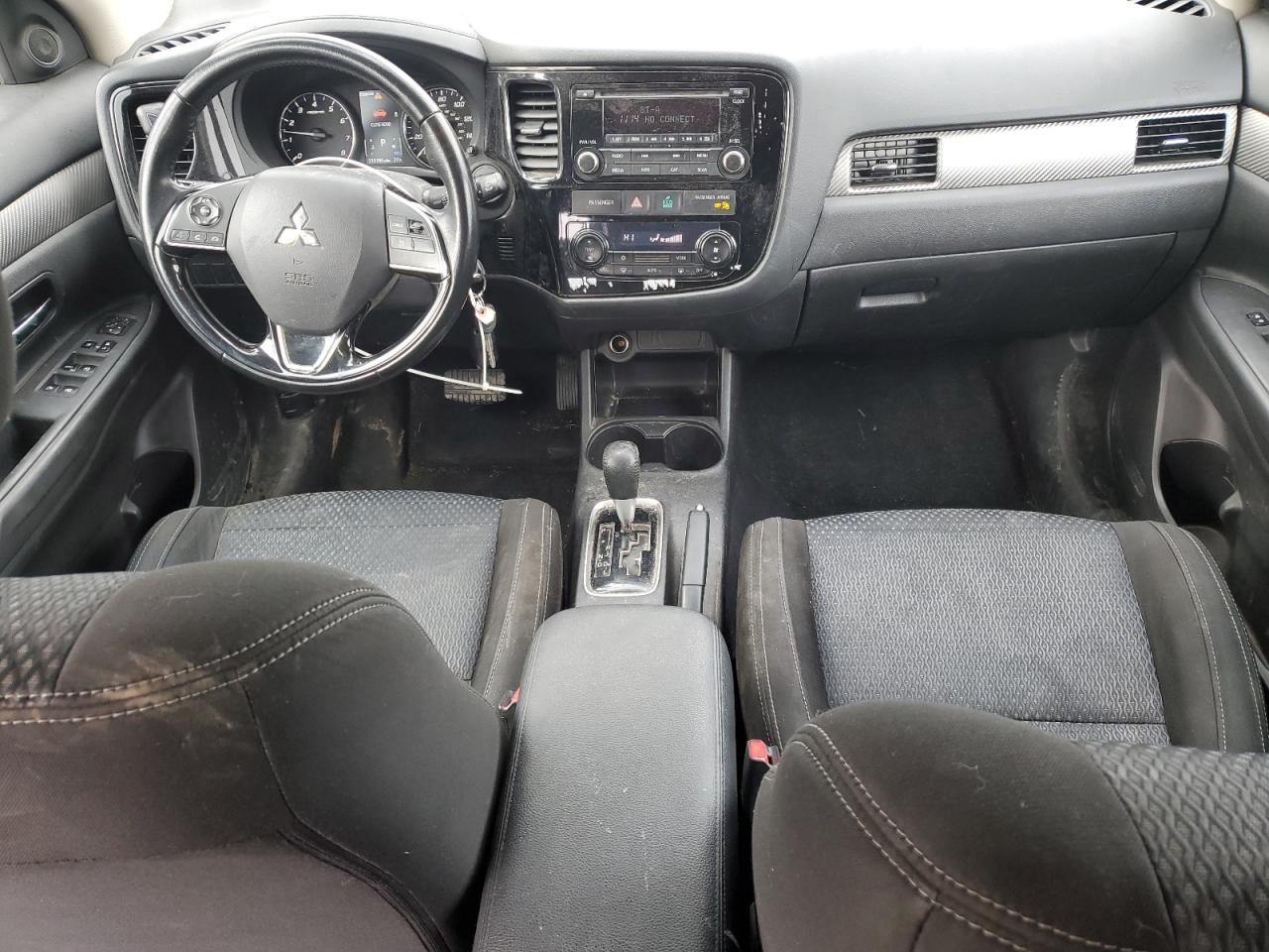 2016 Mitsubishi Outlander - Image 8