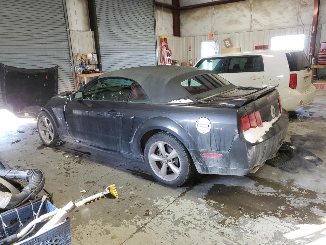 2007 Ford Mustang - Image 2