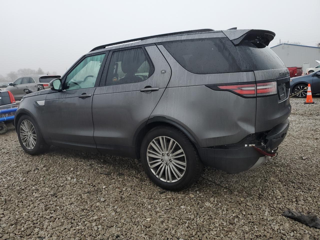 2017 Land Rover Discovery - Image 2