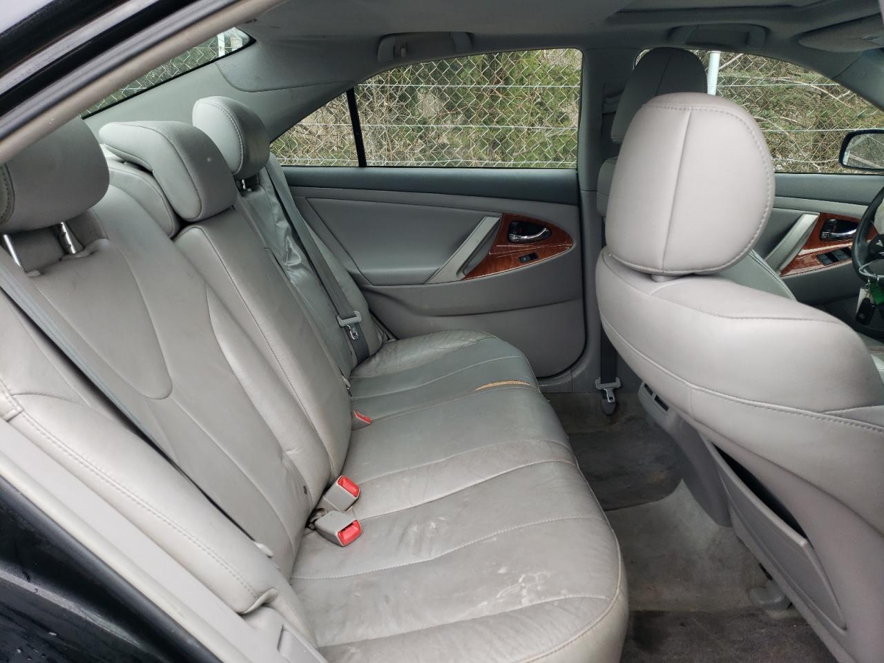 2011 Toyota Camry - Image 10
