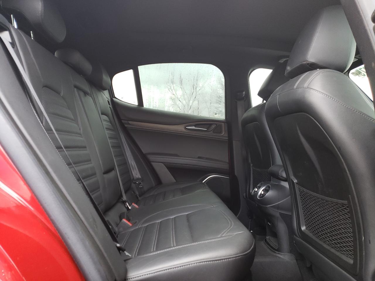 2018 Alfa Romeo Stelvio - Image 11