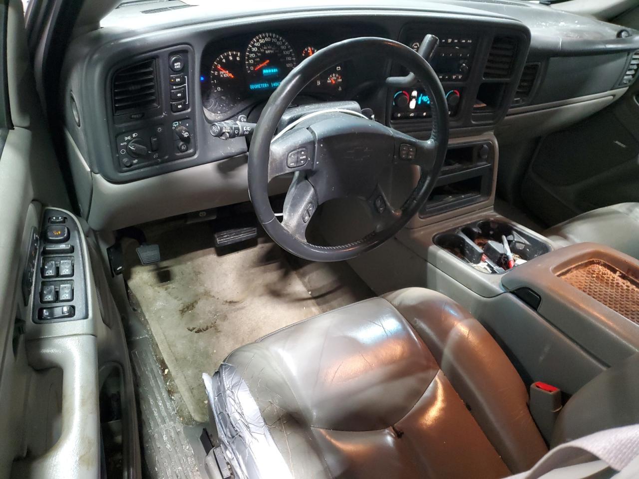2005 Chevrolet Suburban - Image 8