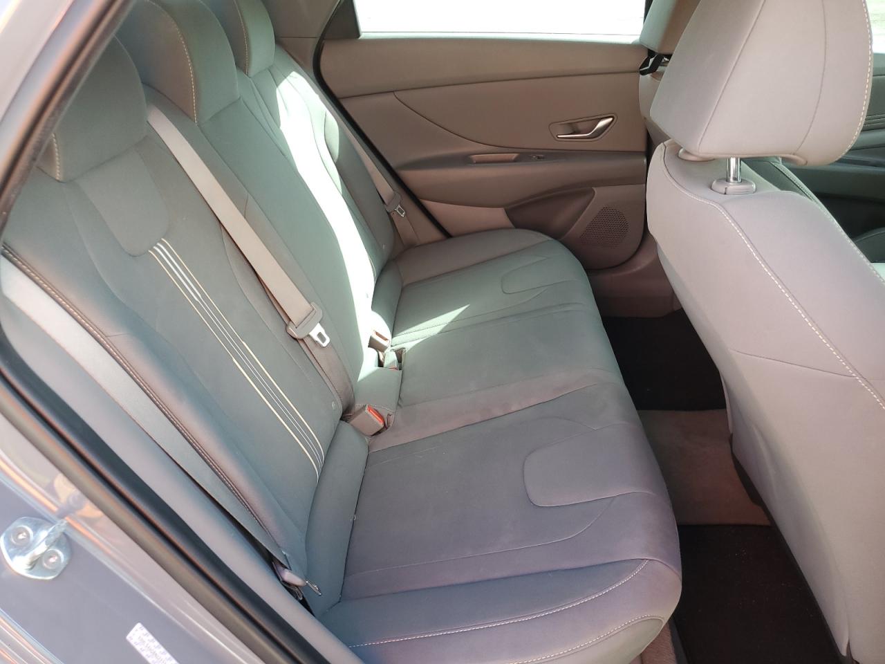 2022 Hyundai Elantra - Image 10