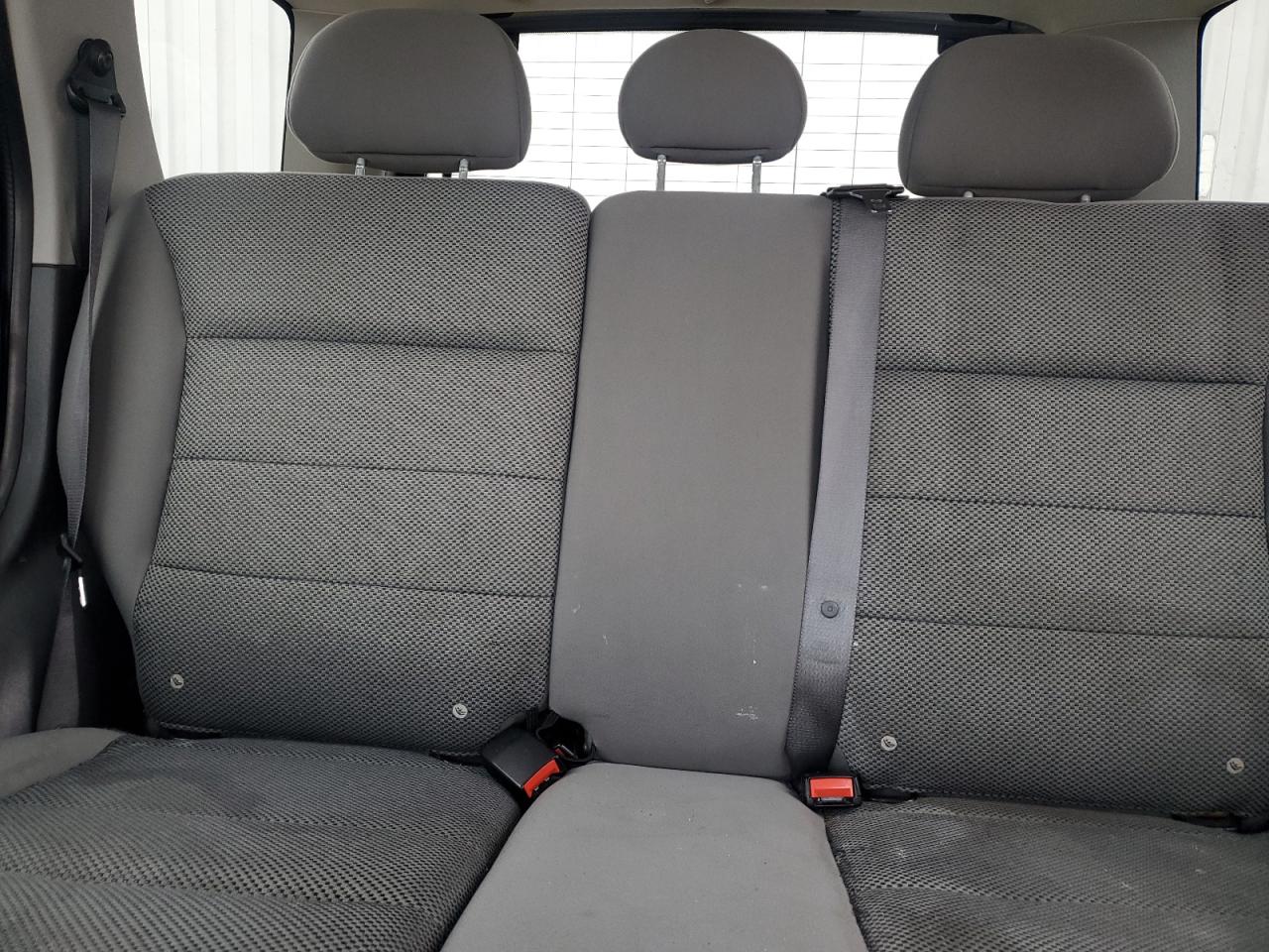 2005 Ford Escape - Image 10