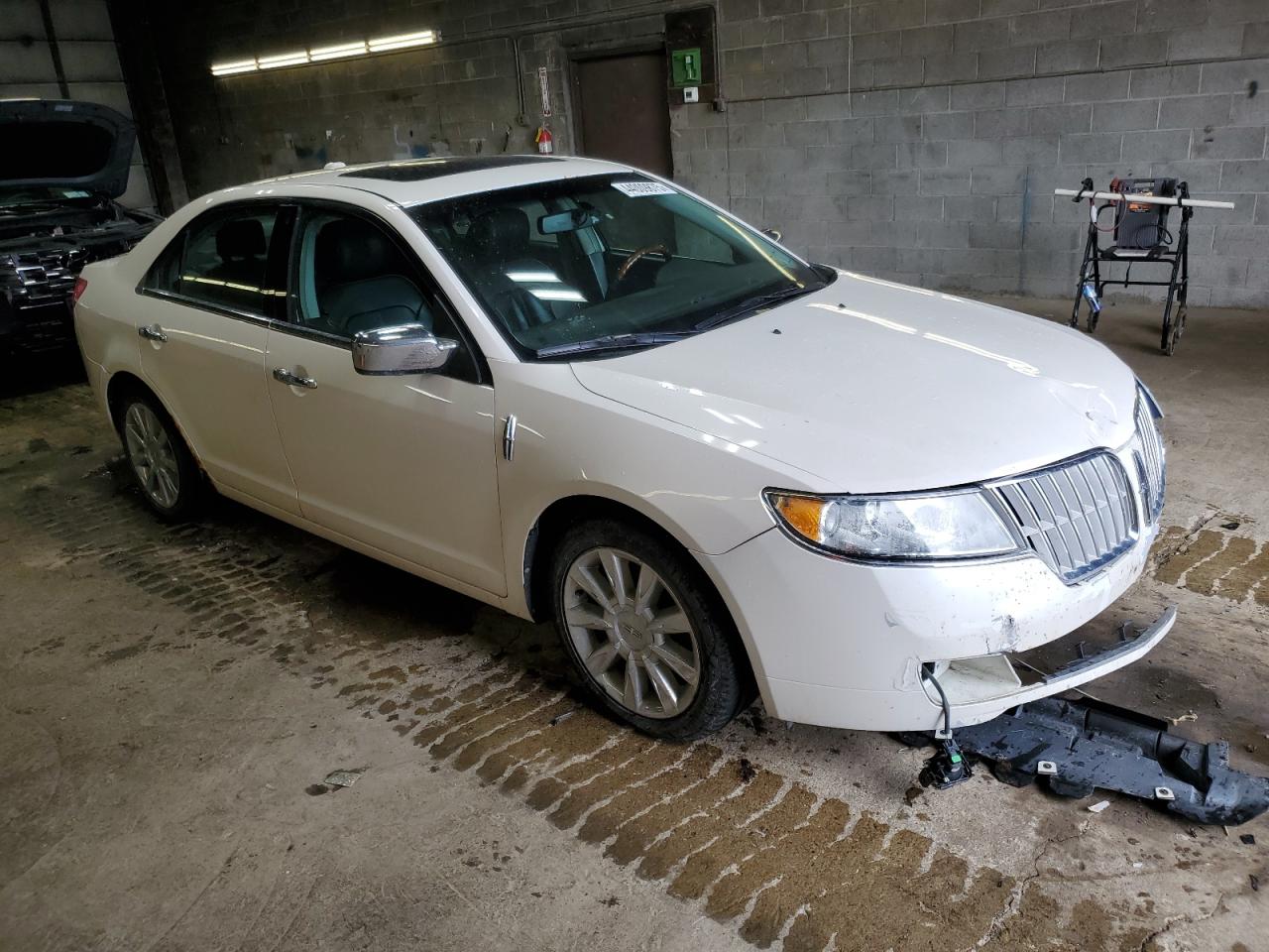 2012 Lincoln MKZ - Image 4