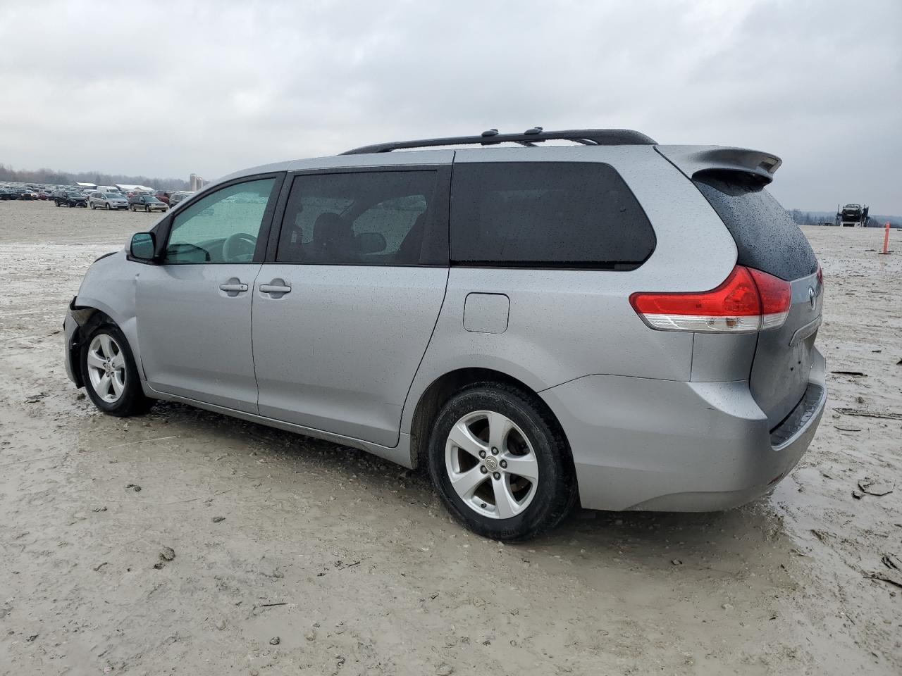 2011 Toyota Sienna - Image 2