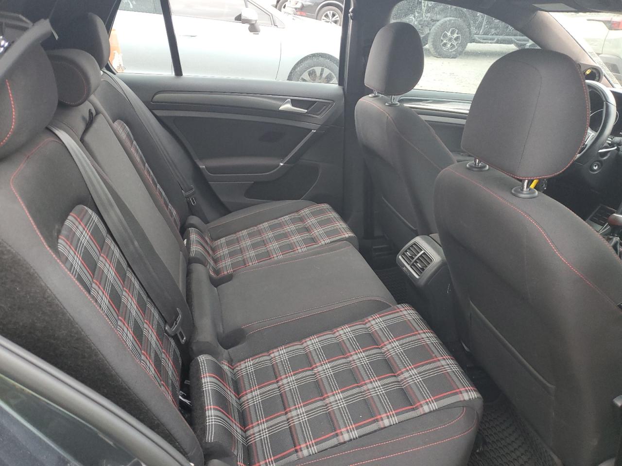 2018 Volkswagen GTI - Image 10