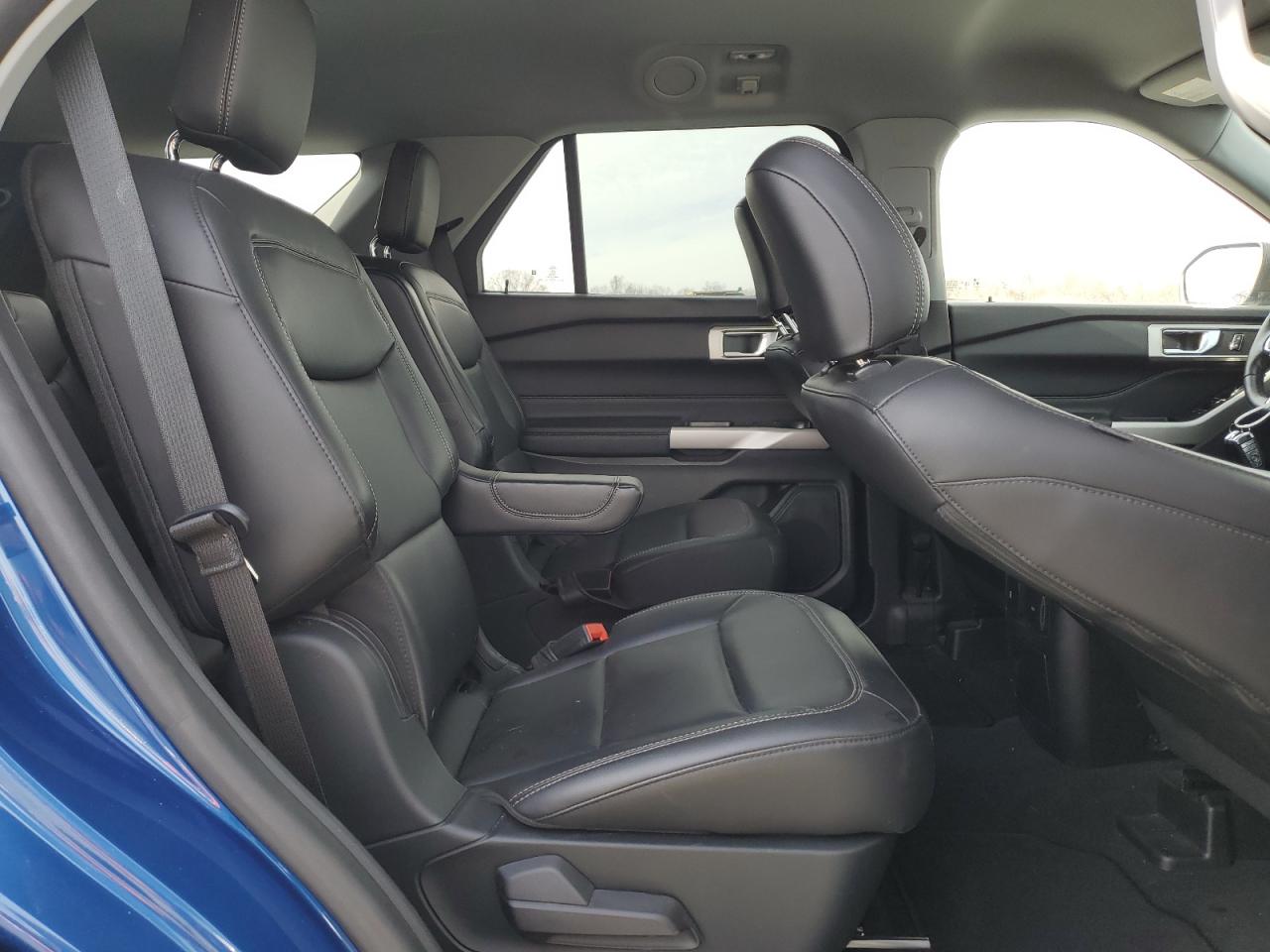 2022 Ford Explorer - Image 11