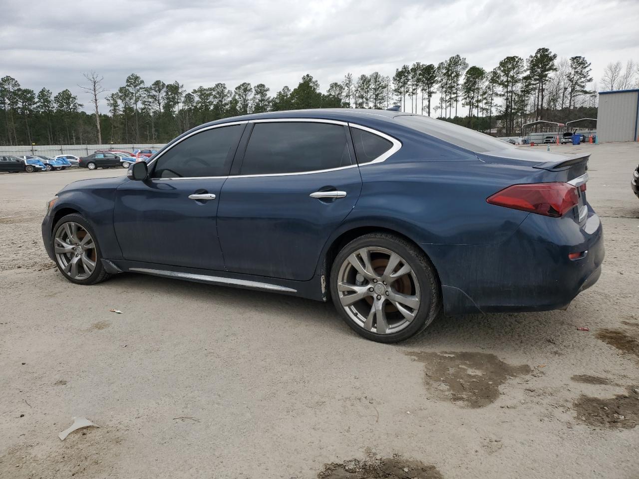 2015 Infiniti Q70 - Image 2