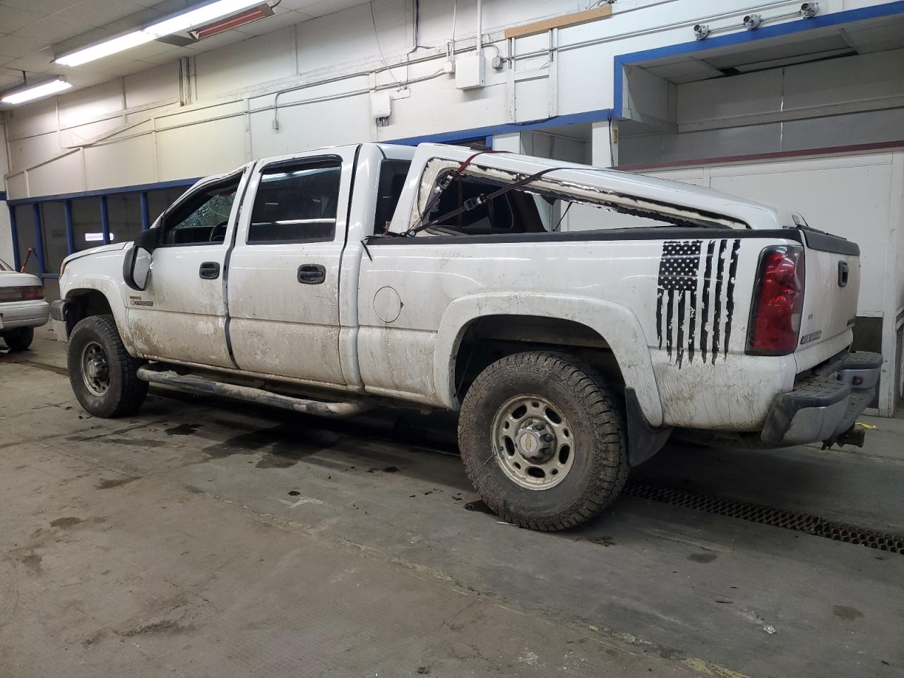2004 Chevrolet Silverado - Image 2