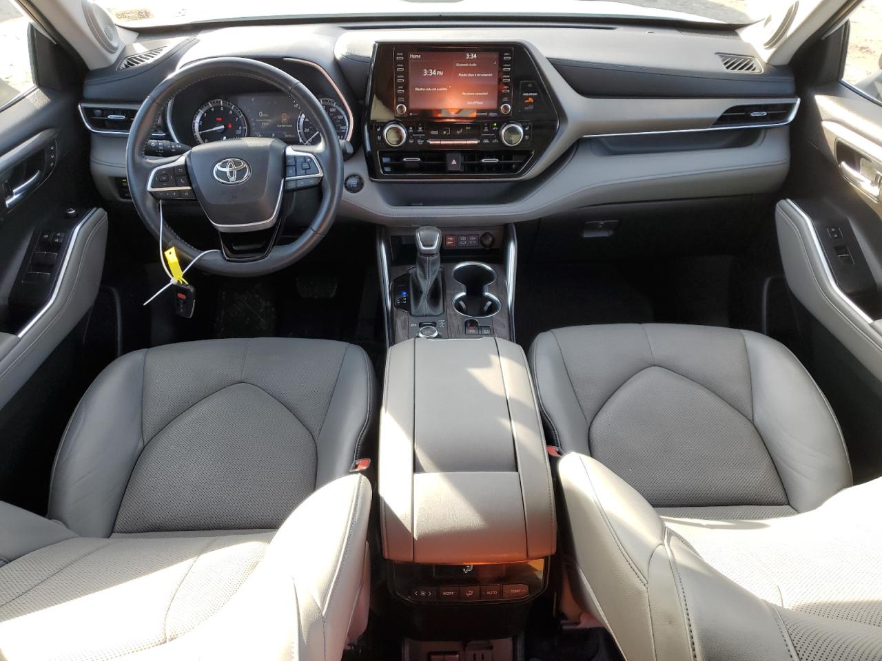 2022 Toyota Highlander - Image 8
