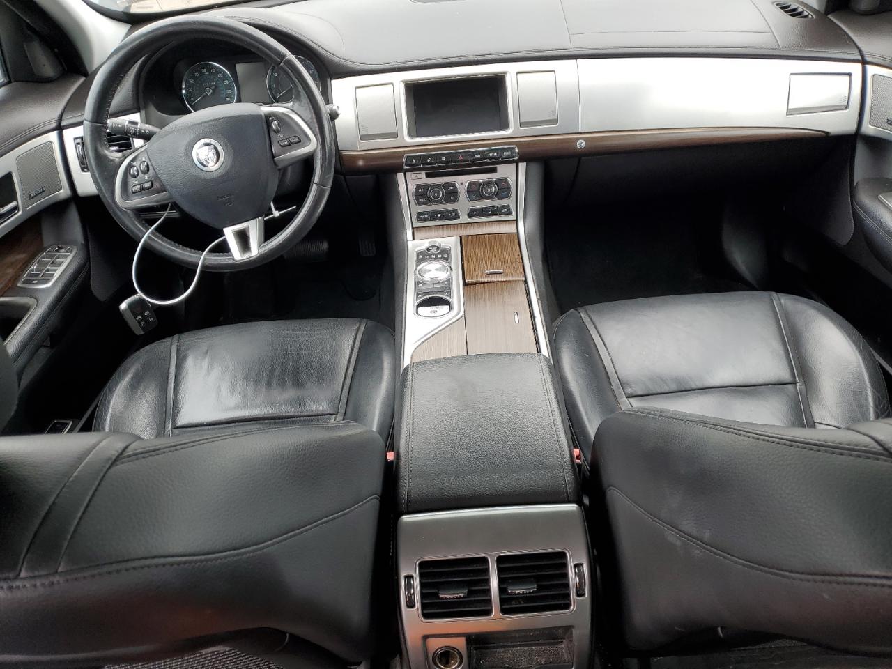 2013 Jaguar XF - Image 8