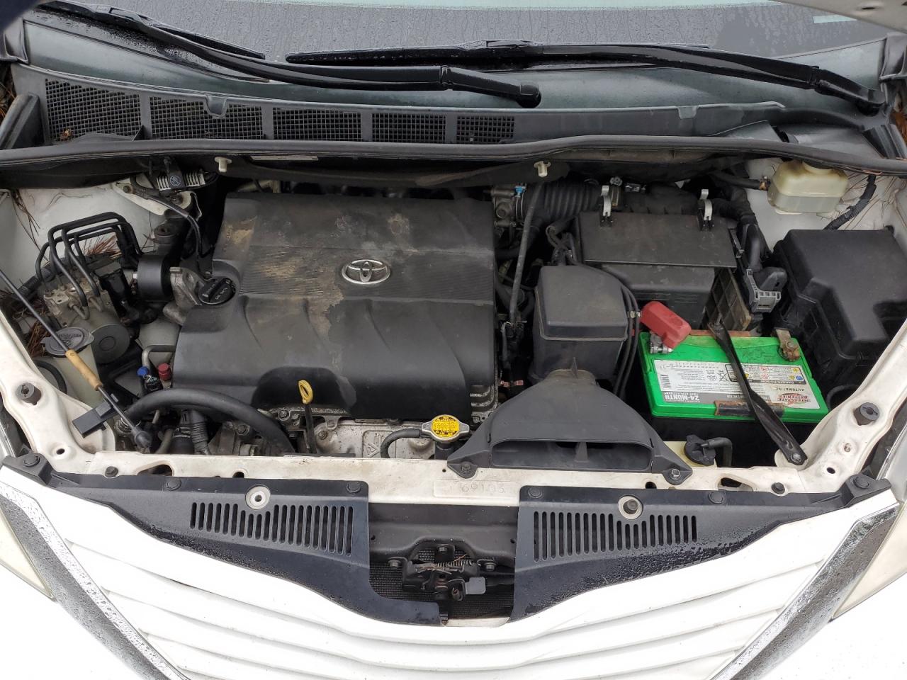 2015 Toyota Sienna - Image 12