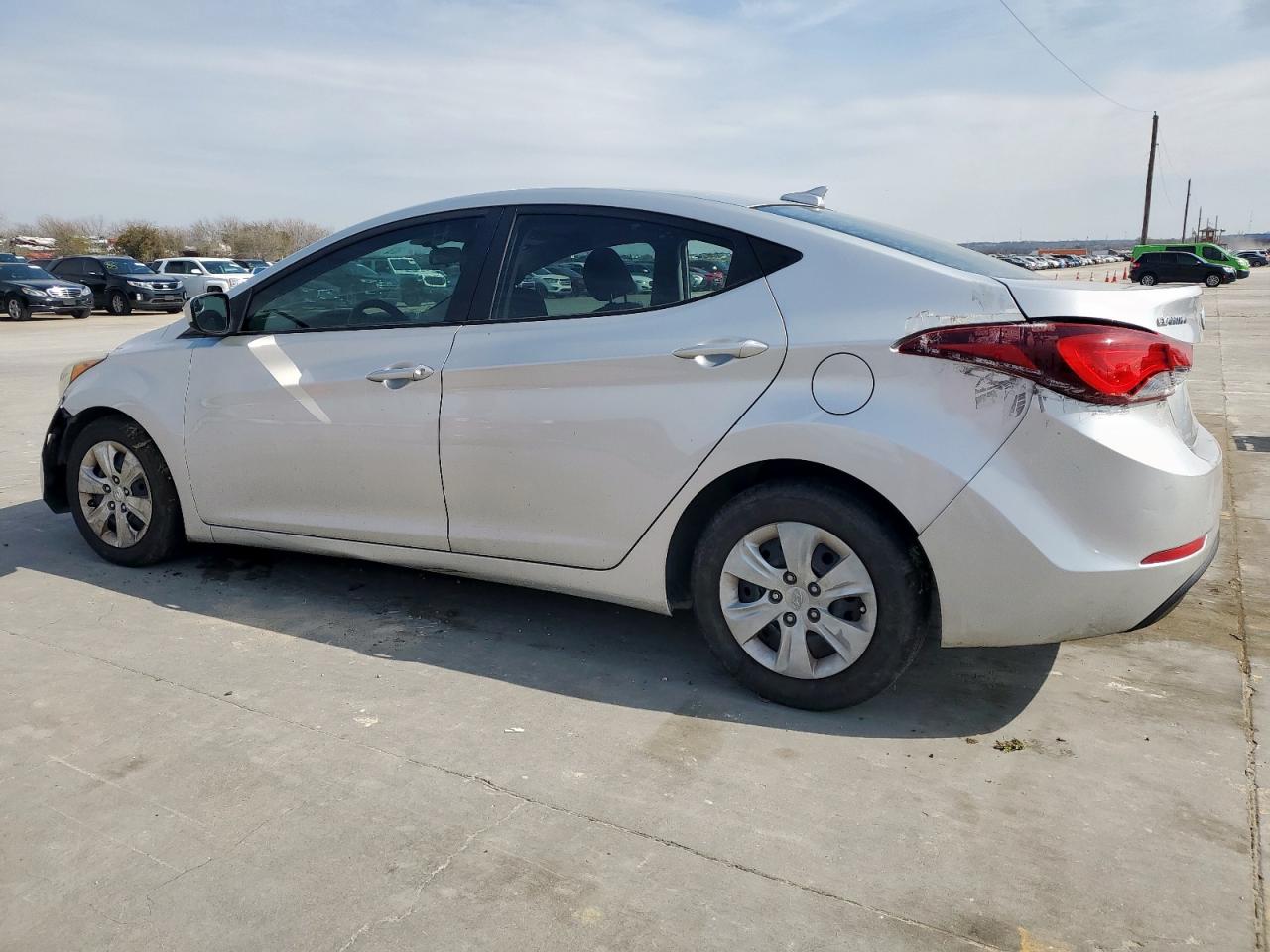 2016 Hyundai Elantra - Image 2